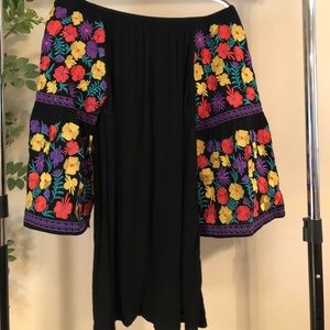 Bright flower embroidered flower mini